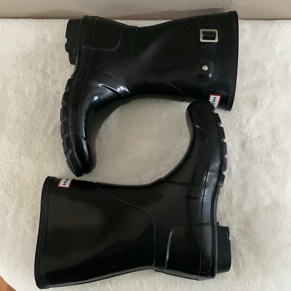 Hunter Original Short Gloss Buckle Strap Rain Boots & Boot Socks size 6M/7F